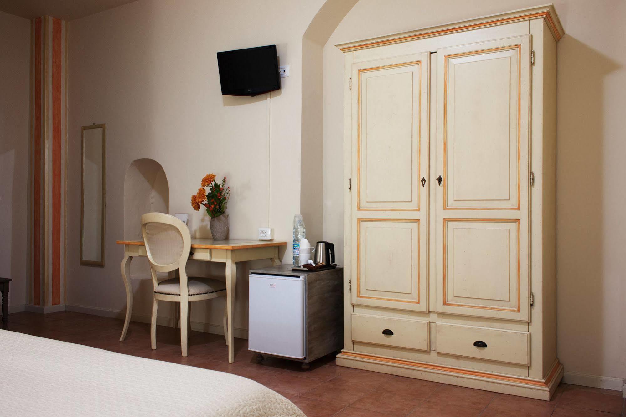 Camere Centro Storico กาเนลลี ภายนอก รูปภาพ