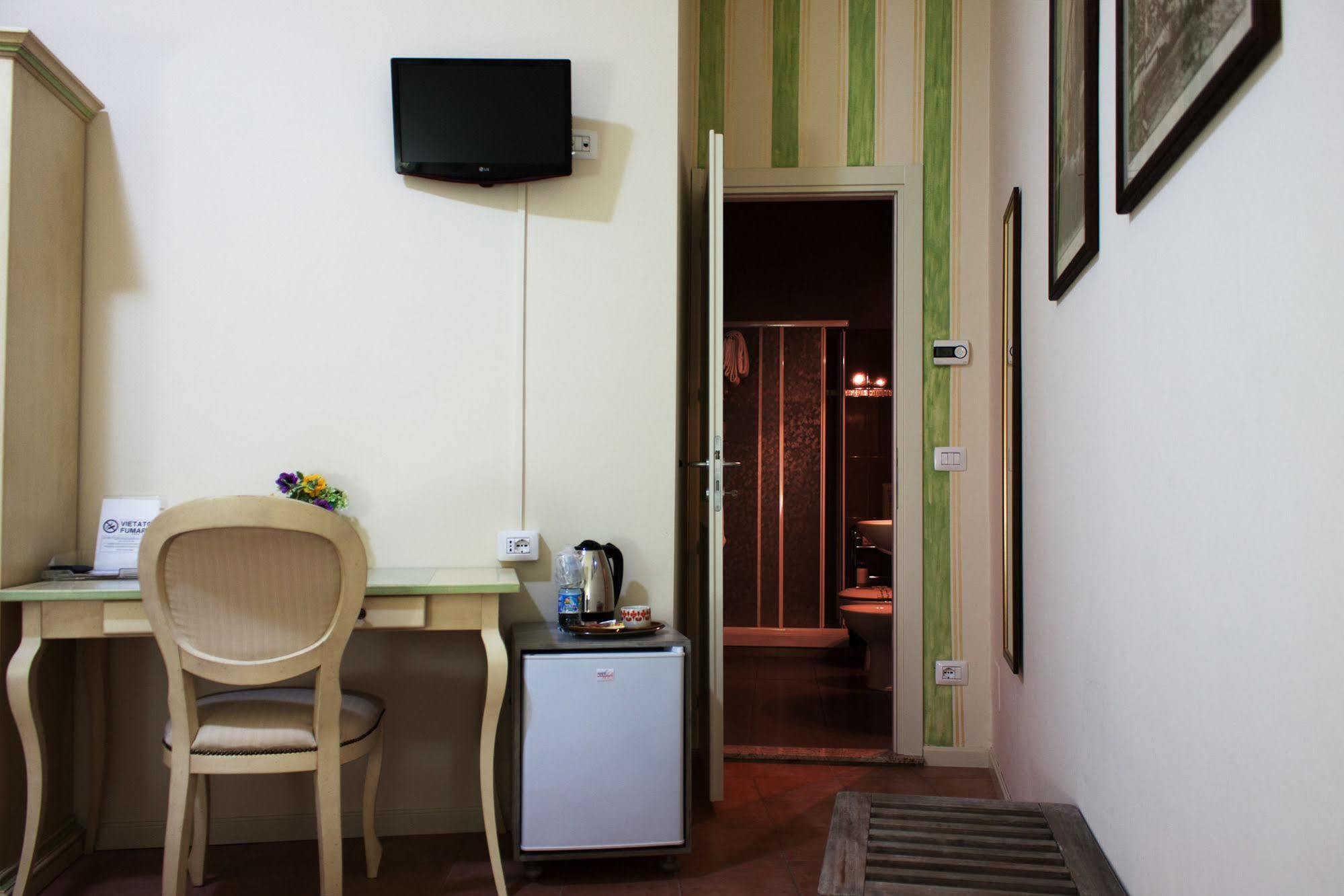 Camere Centro Storico กาเนลลี ภายนอก รูปภาพ